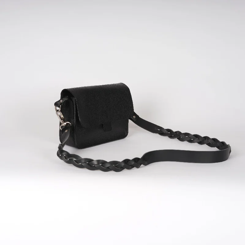 Pvc Shoulder Bag in Clear with Glitter for a Fun and Modern LookBlack Tab Bag with Plait Strap